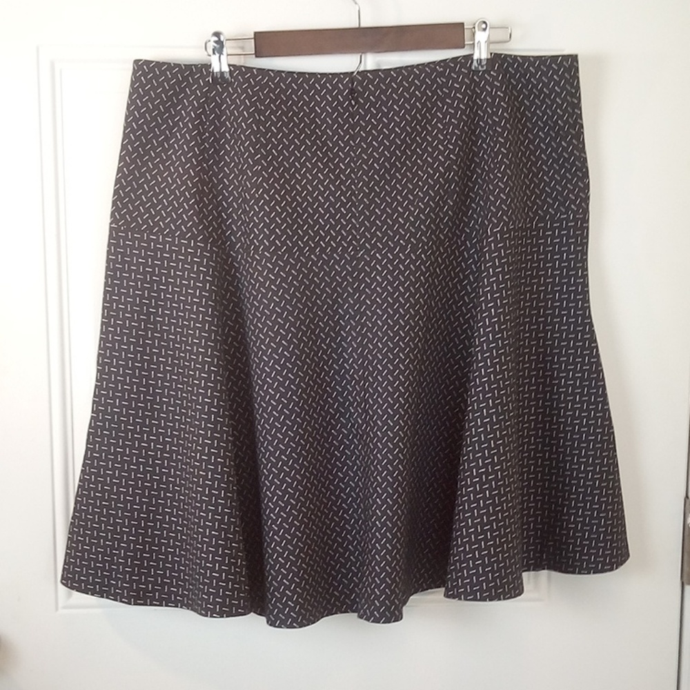 Lane Bryant black and white printed skirt - Picture 3 of 5